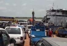 ঈদের পরদিনও গ্রামের উদ্দেশ্যে রাজধানী ছাড়ছে মানুষ