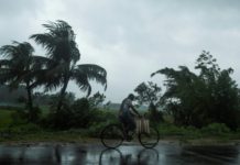 রাজধানীসহ দেশের বিভিন্ন জায়গায় ঝড়, প্রবল বৃষ্টিপাত