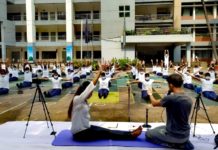 করোনা মহামারী মোকাবেলায় যোগব্যায়ামে রোগপ্রতিরোধ ক্ষমতা ও মনোবল বাড়াচ্ছেন পুলিশ সদস্যরা