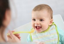 ১ বছর বয়সের আগে শিশুকে যেসব খাবার দেবেন না