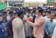 করোনা সচেতনতায় বান্দরবানে মাস্ক বিতরণ করলো ছাত্রলীগ