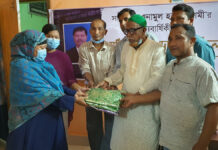 বান্দরবানে সাংবাদিকের মৃত্যুবার্ষিকীতে পরিবারের পাশে সহকর্মীরা