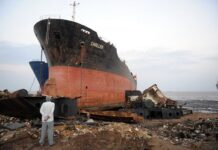 বিশ্বে জাহাজ ভাঙা শিল্পে শীর্ষে বাংলাদেশ