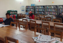 বান্দরবানের পাবলিক লাইব্রেরি: প্রচার ও জনবল সংকটে দিন দিন কমছে পাঠক