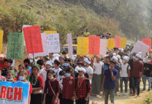 পাঁচতারকা হোটেল নির্মাণ বন্ধের দাবিতে চিম্বুক পাহাড় থেকে ম্রোদের লংমার্চ