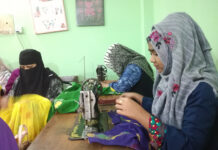 বান্দরবানে মোবাইল সার্ভিসিং, বিউটিফিকেশনসহ ৫ বিষয়ে প্রশিক্ষণ দিচ্ছে মহিলা বিষয়ক অধিদপ্তর