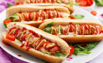 হট ডগের সাথে কুকুরের কী সম্পর্ক?