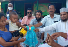 রোয়াংছড়িতে আগুনে ক্ষতিগ্রস্থ গ্রামবাসীকে পোশাক ও জুতা উপহার দিলো গাউসিয়া কমিটি