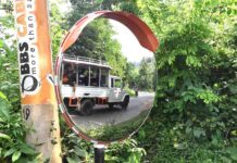 খাগড়াছড়িতে সড়কের বিপদ ঠেকাতে আয়না বসালো সওজ