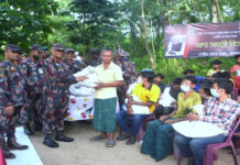 জাতীয় শোক দিবসে বান্দরবানে দুস্থদের খাদ্যসামগ্রী ও চিকিৎসা দিয়েছে বিজিবি