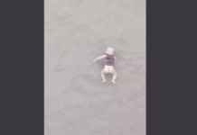 নদীর পানিতে ভাসছে মৃত শিশু, উদ্ধার করলো জনতা