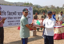 বান্দরবানে সেনা রিজিয়ন-জেলা পুলিশ ক্রিকেট ম্যাচ: জিতলো পুলিশ দল
