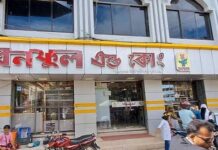 বান্দরবানে নিম্নমানের মিষ্টি বিক্রির দায়ে বনফুল-এর শাখা মালিক গ্রেফতার banoful-bandarban