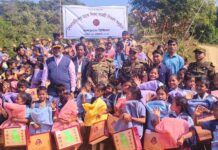 বান্দরবানের শিশু শিক্ষার্থীদের মাঝে সেনা রিজিয়নের শিক্ষাসামগ্রী বিতরণ