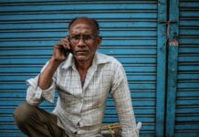 মোবাইল ফোন কল ও ইন্টারনেট সেবায় আবারো বাড়ছে খরচ!