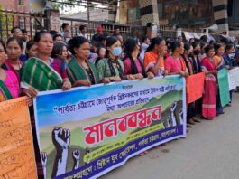 ‘খ্রিস্টান রাষ্ট্র গঠনের অপপ্রচারের’ প্রতিবাদে বান্দরবানে খ্রিষ্ট ধর্মাবলম্বীদের মানববন্ধন
